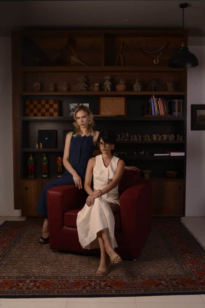 Seated models in Nena Cavalieri Florence collection