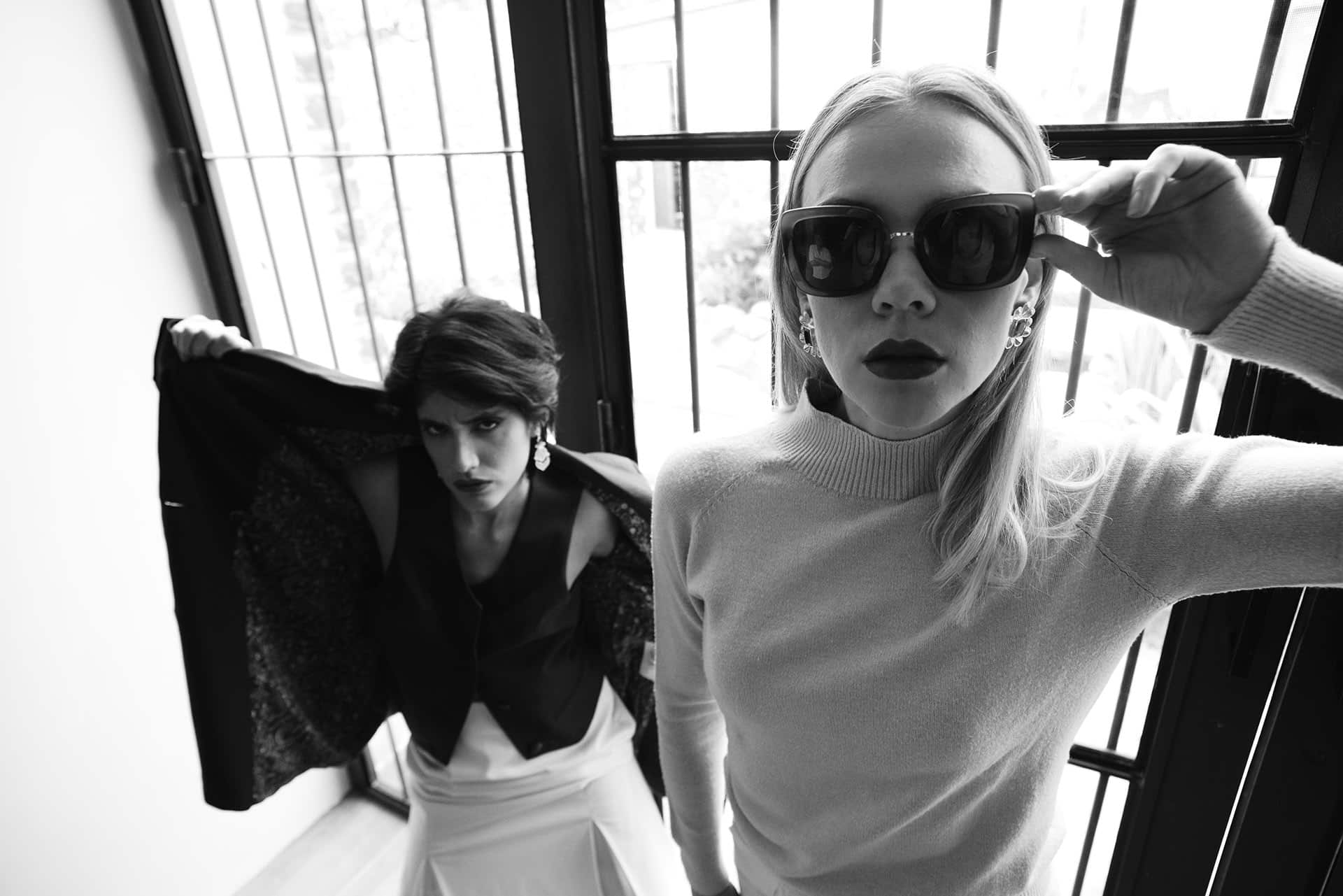 Confident woman in sunglasses, styled by Nena Cavalieri Florence